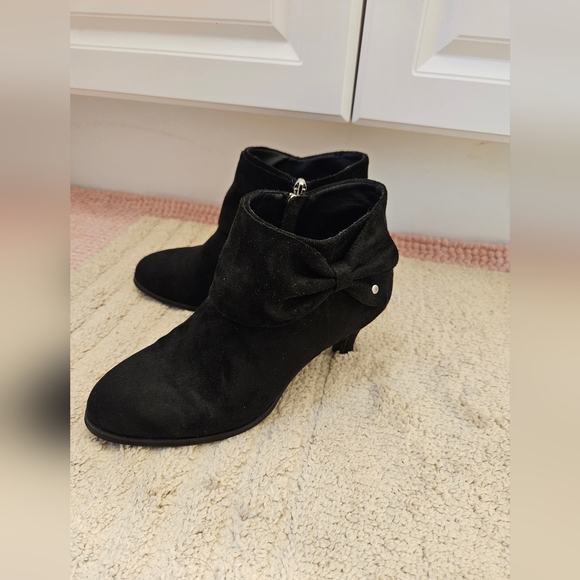 Ann’s elastic velvet side large bow stiletto boots, with Thick 11mm latex insole - Picture 6 of 16